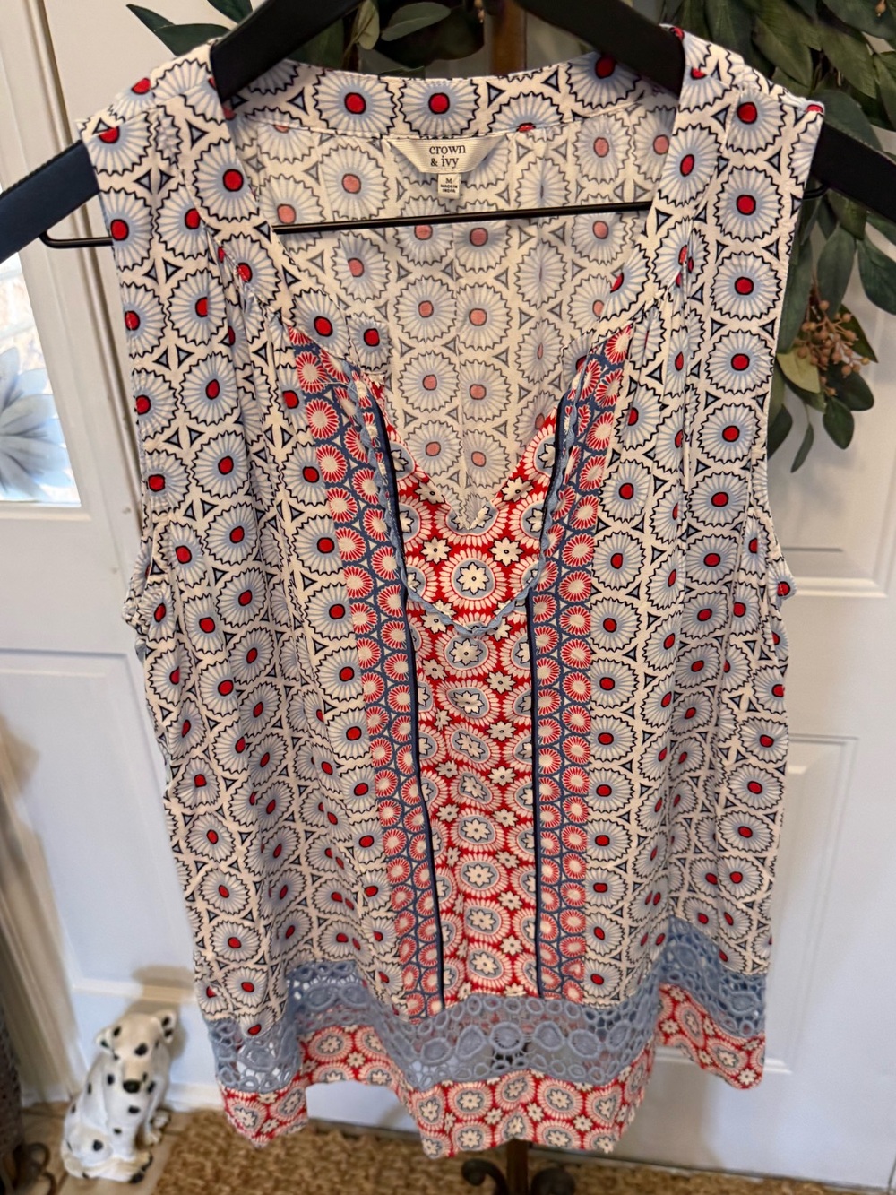 Crown and Ivy Floral Geometric Print Sleeveless Top M